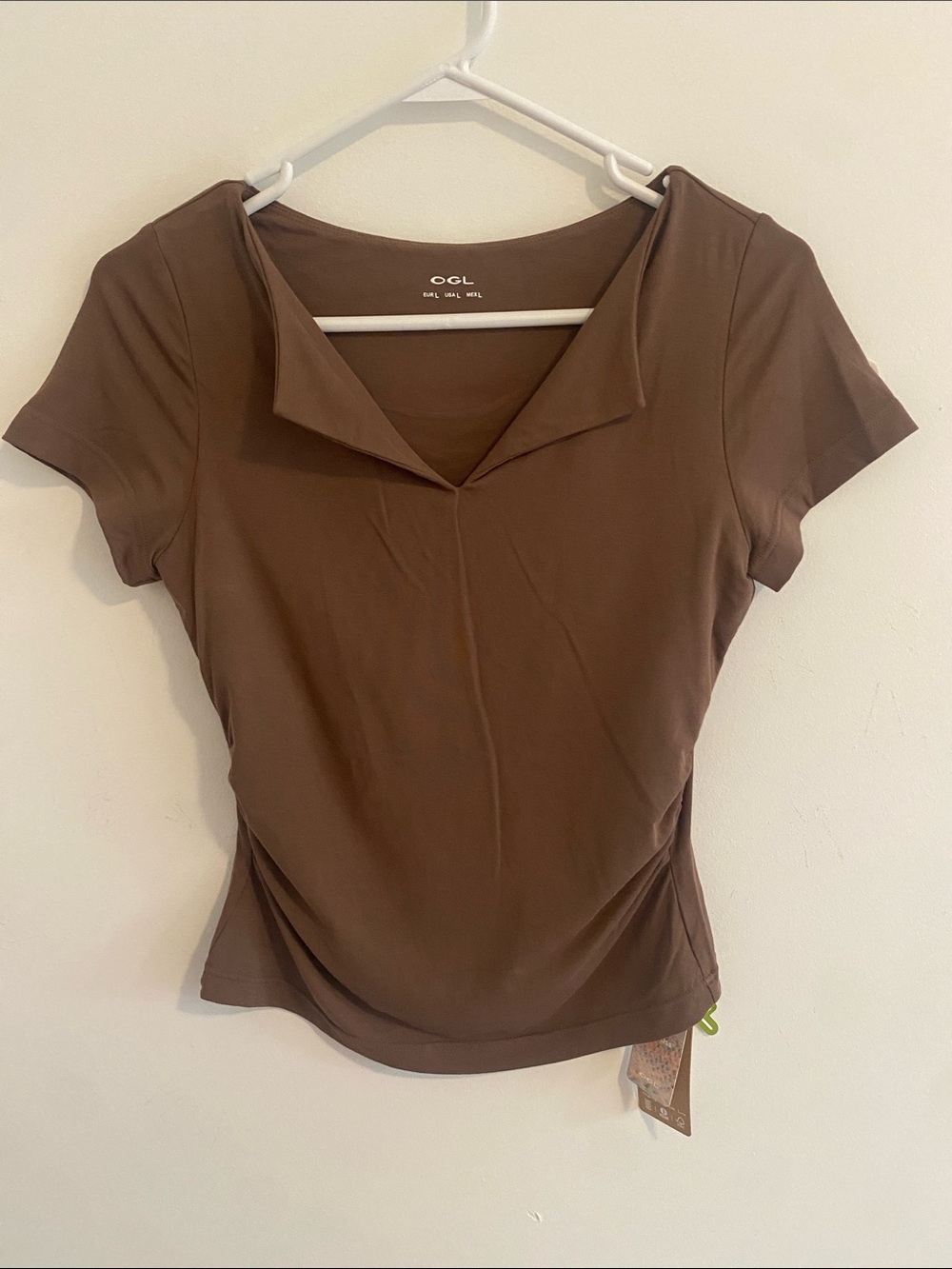 NWT OGL SkinKiss Split Neck Sleeveless Top w Built in Shelf Bra Brown Size LARGE